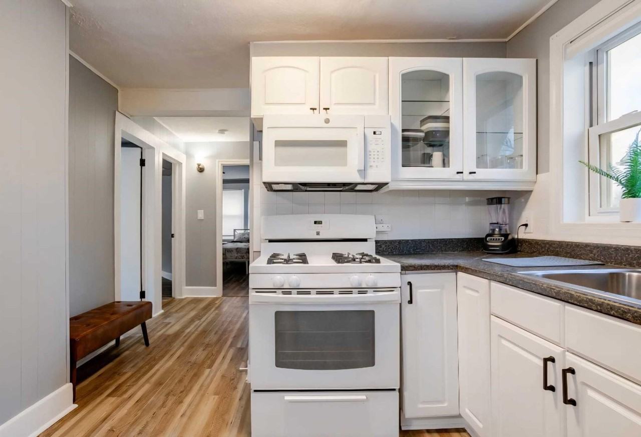 108 E GIBBONS ST #2 - Photo 3 of 11