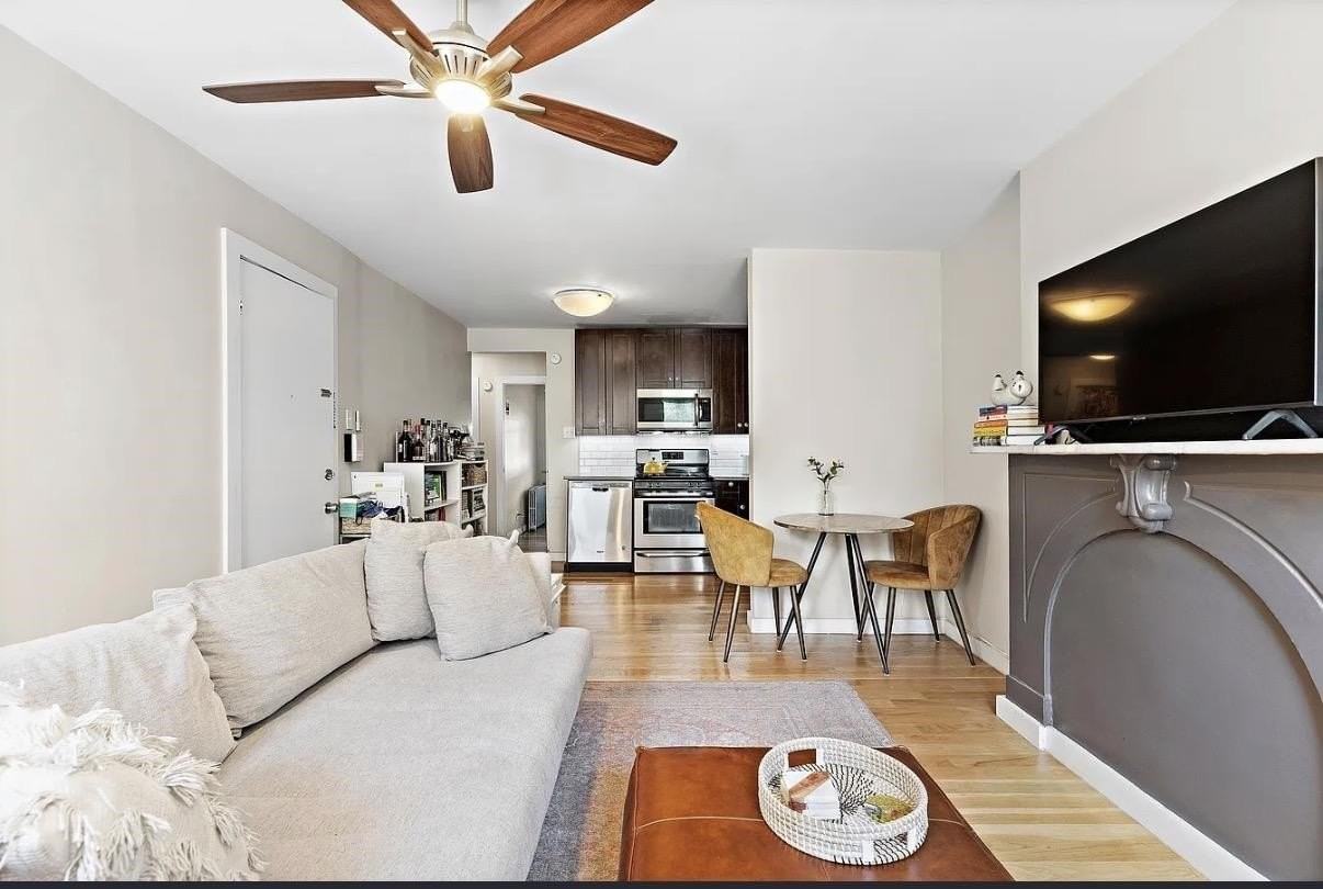 214 Grand St #2 - Photo 6 of 16
