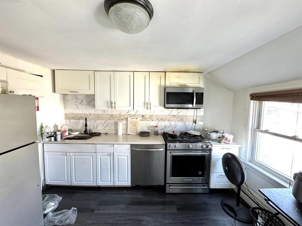 17 Beach St #2 - Photo 4 of 5