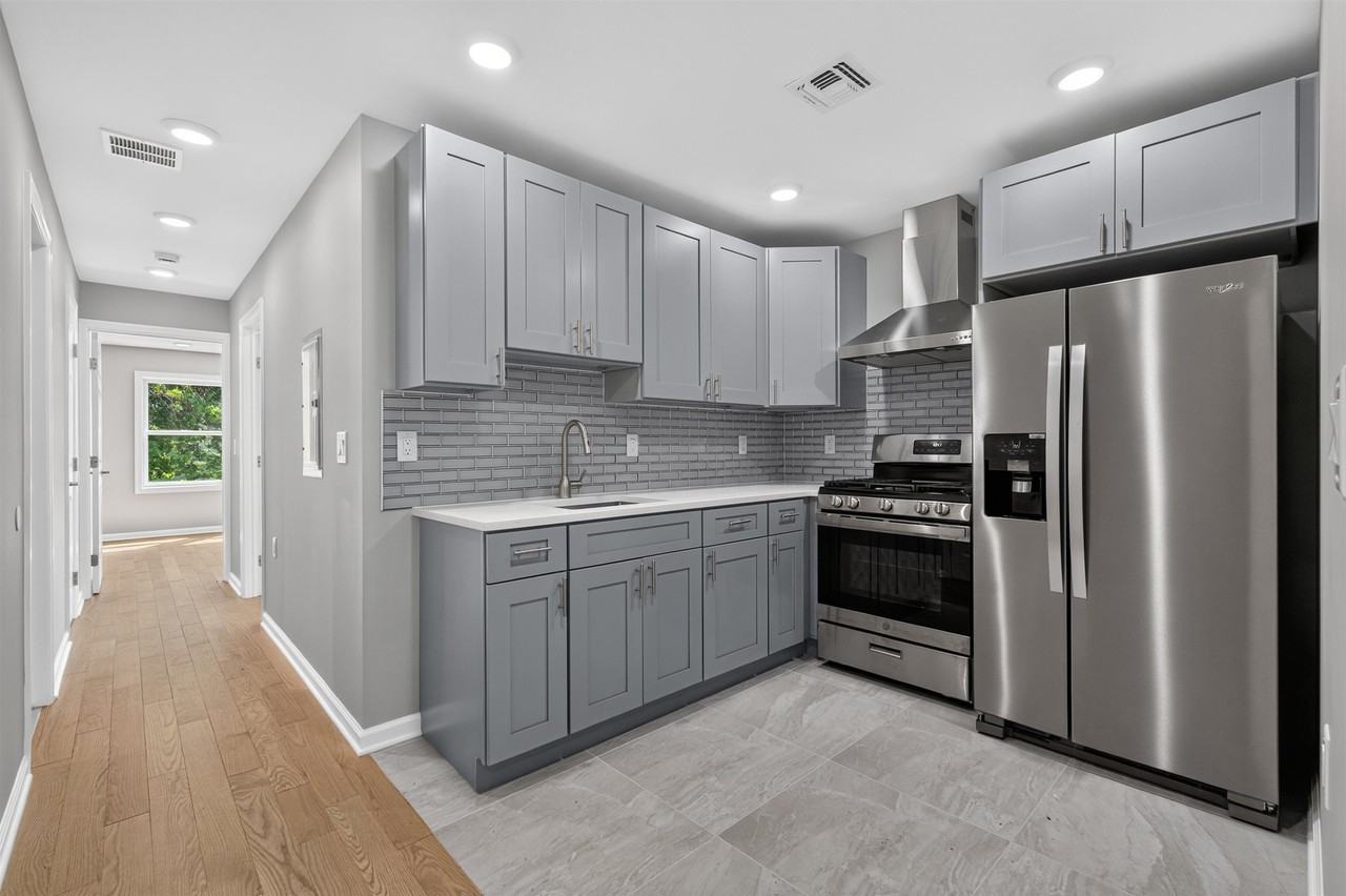 74 W 52nd St #2 - Photo 6 of 14
