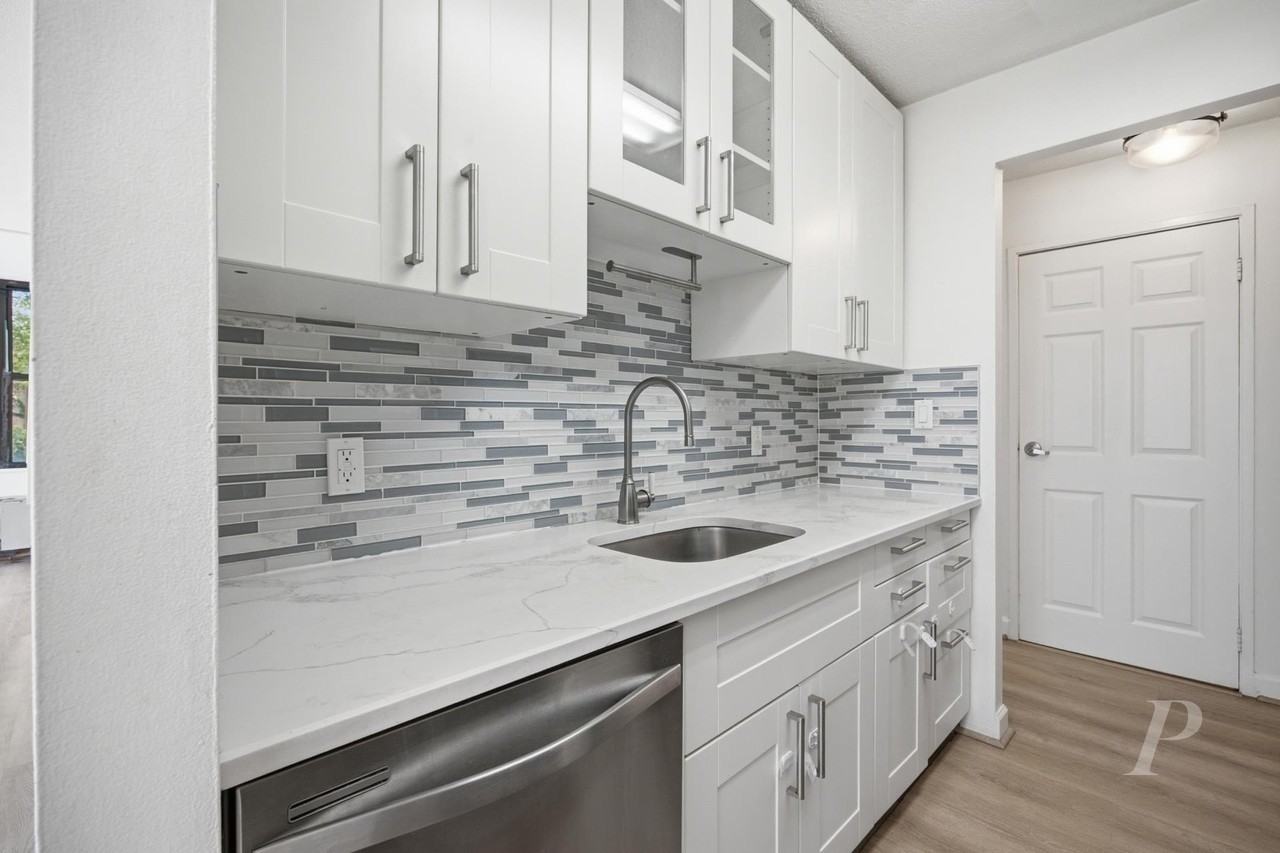 9019 Wall St #2A - Photo 5 of 17