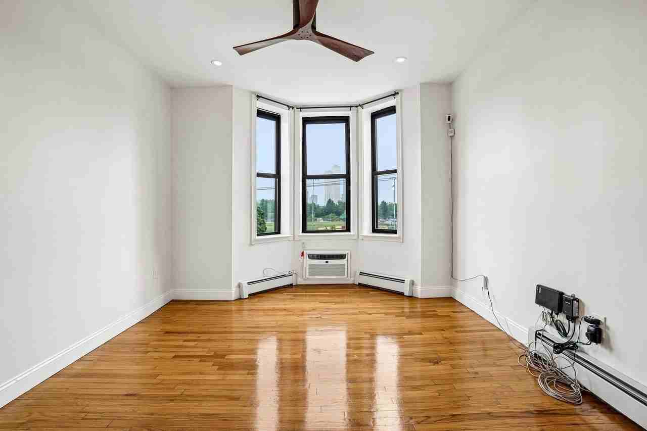 82 Manhattan Ave #6 - Photo 4 of 19