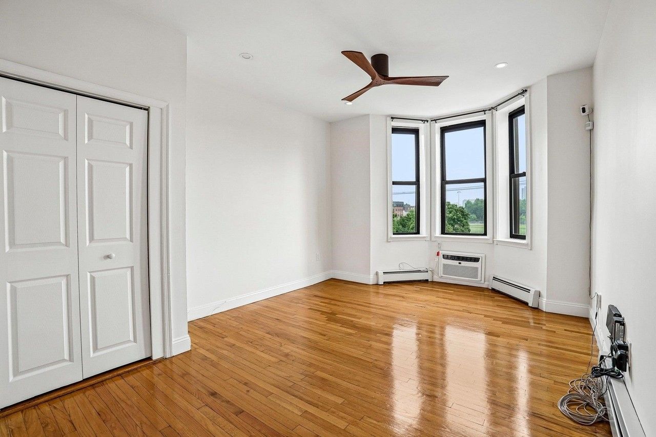 82 Manhattan Ave #6 - Photo 5 of 19