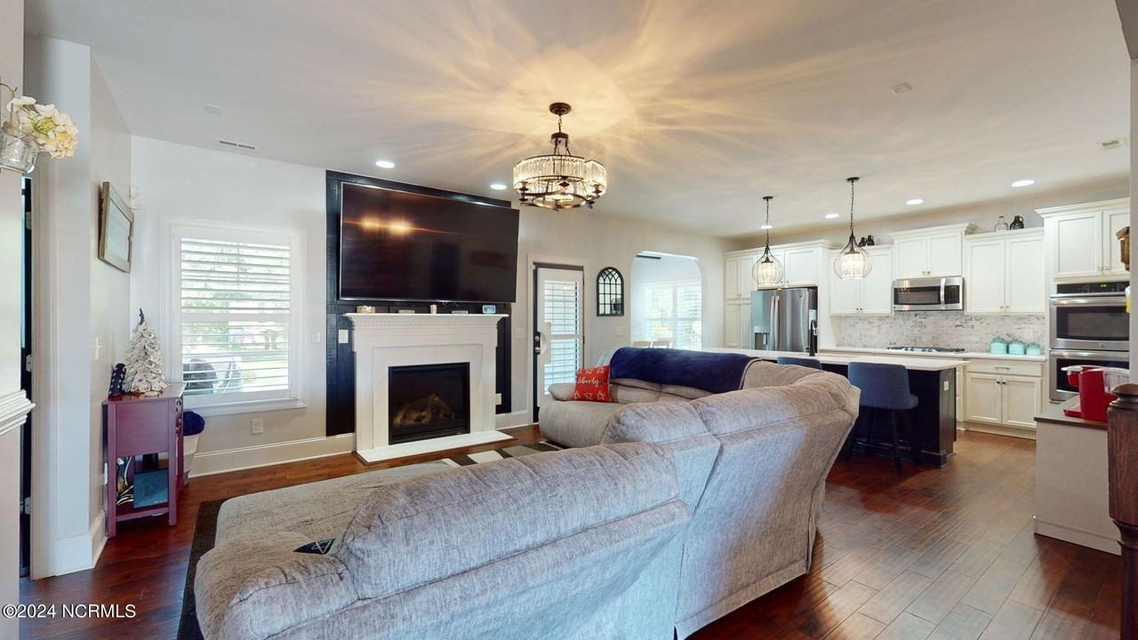107 Bogue Harbor Ct - Photo 5 of 46