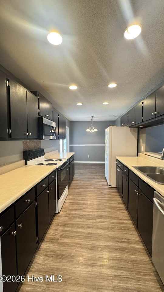 206 Wedgewood Dr - Photo 3 of 15