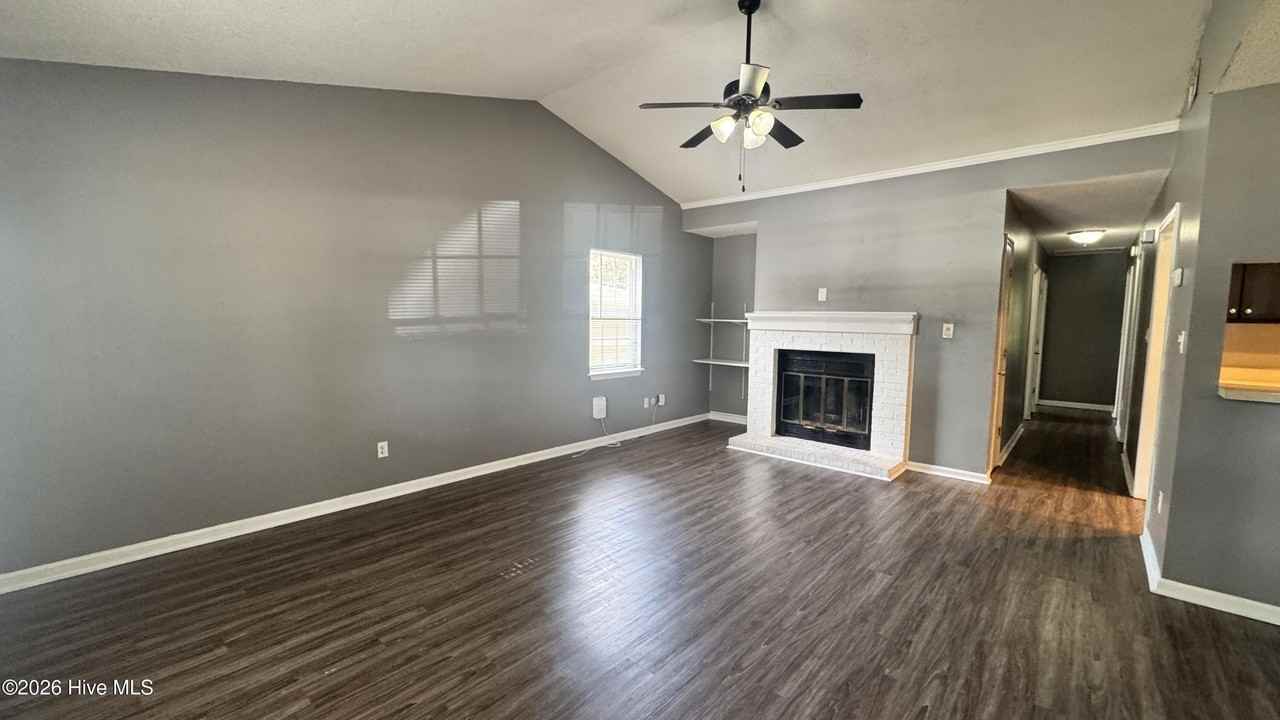 206 Wedgewood Dr - Photo 4 of 15