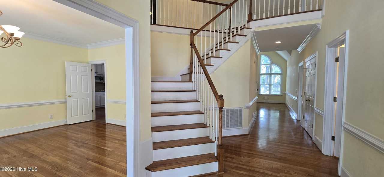 4208 Leicester Ct - Photo 3 of 40