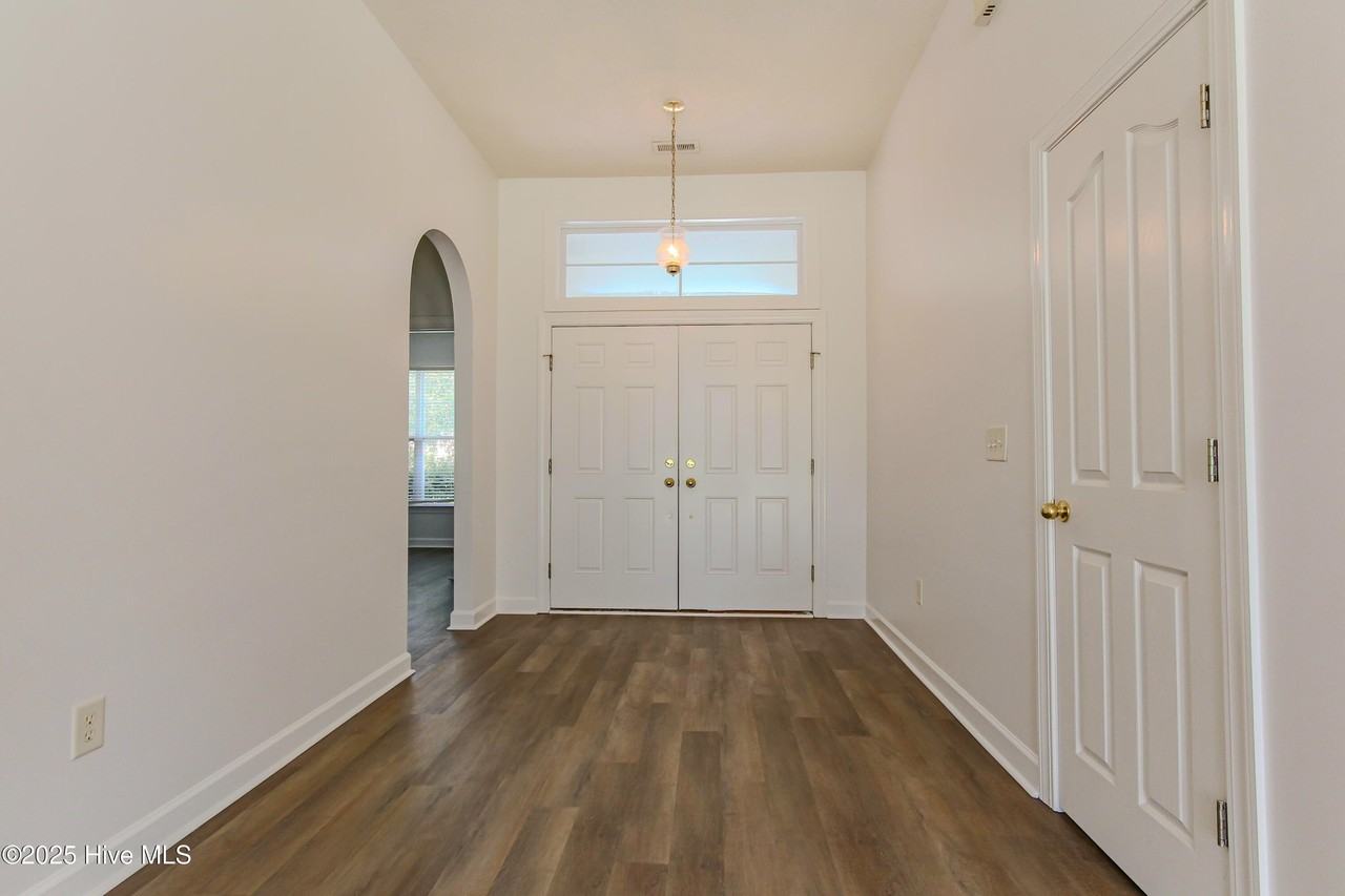 1005 Meadowlands Trl Nw - Photo 4 of 20