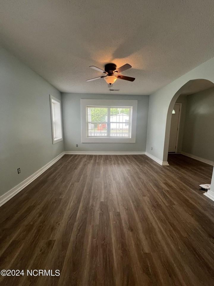 1303 King St - Photo 2 of 11