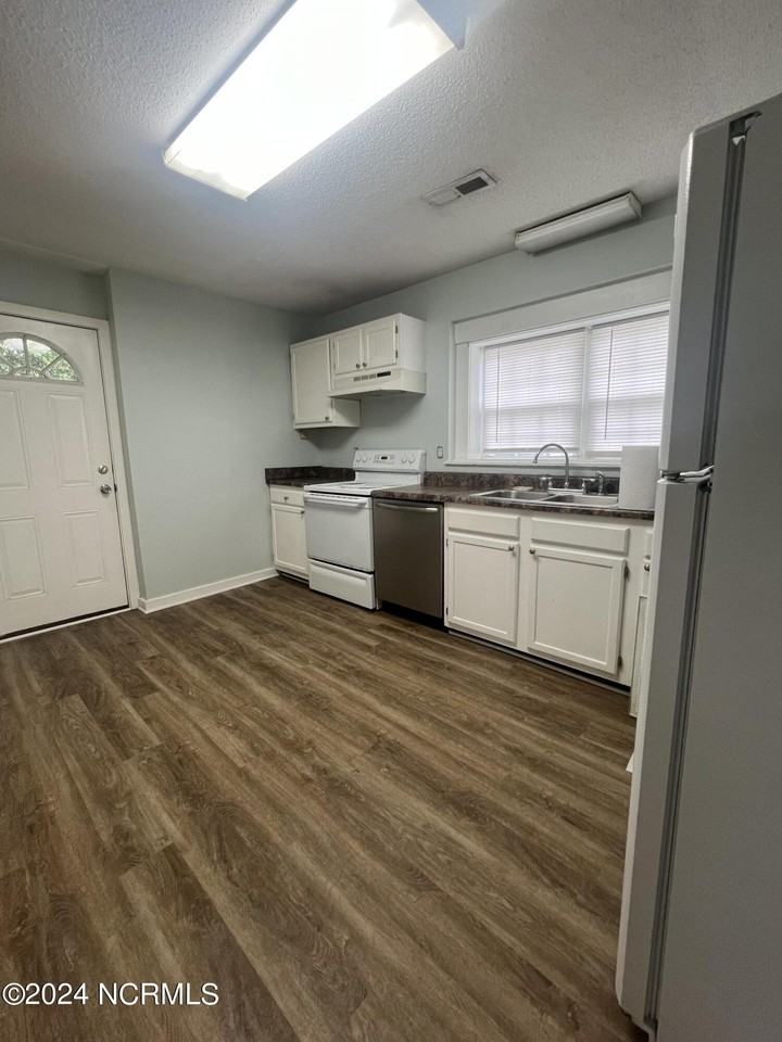 1303 King St - Photo 3 of 11