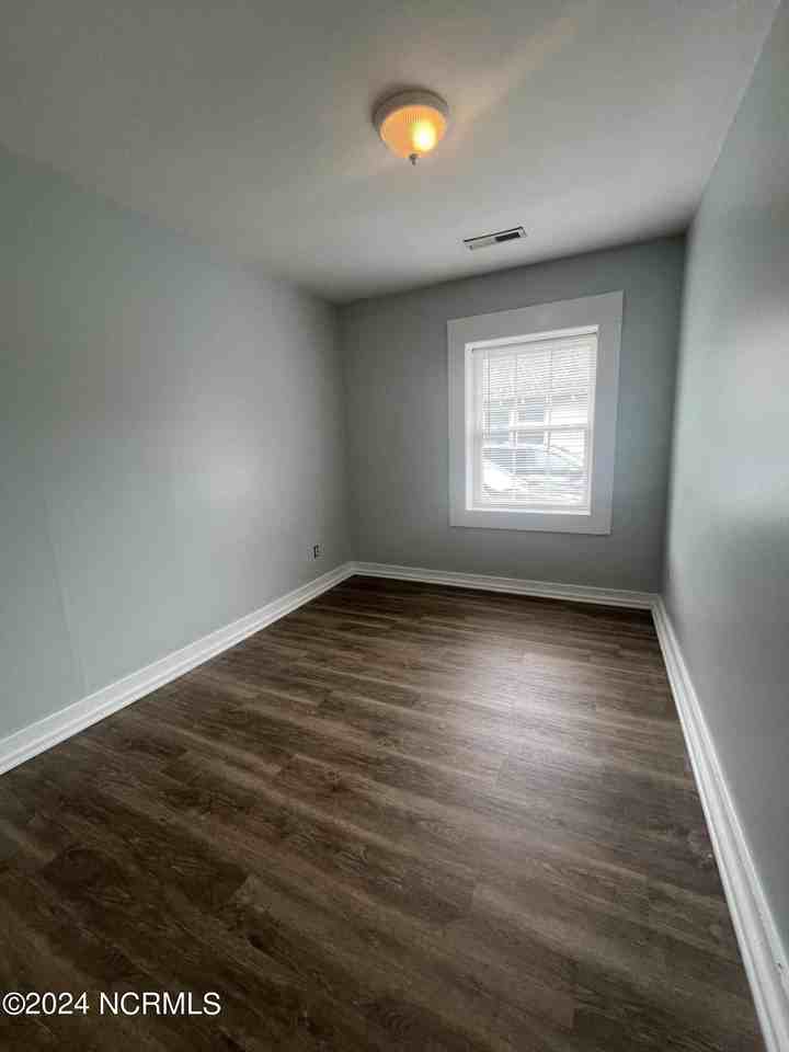 1303 King St - Photo 7 of 11