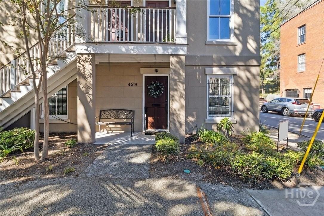 431 Montgomery St #A - Photo 3 of 39
