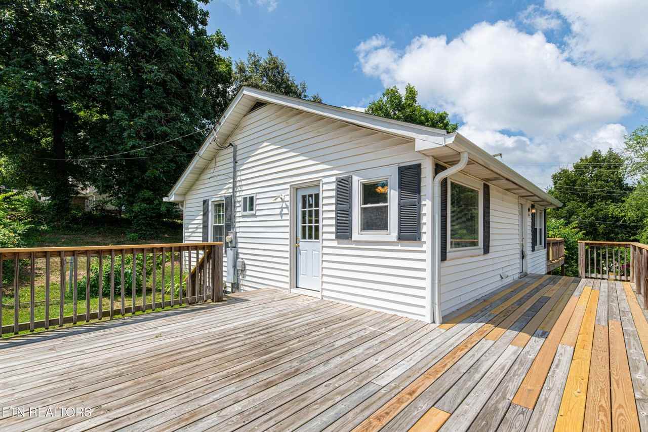 1314 Goldleaf St - Photo 4 of 33