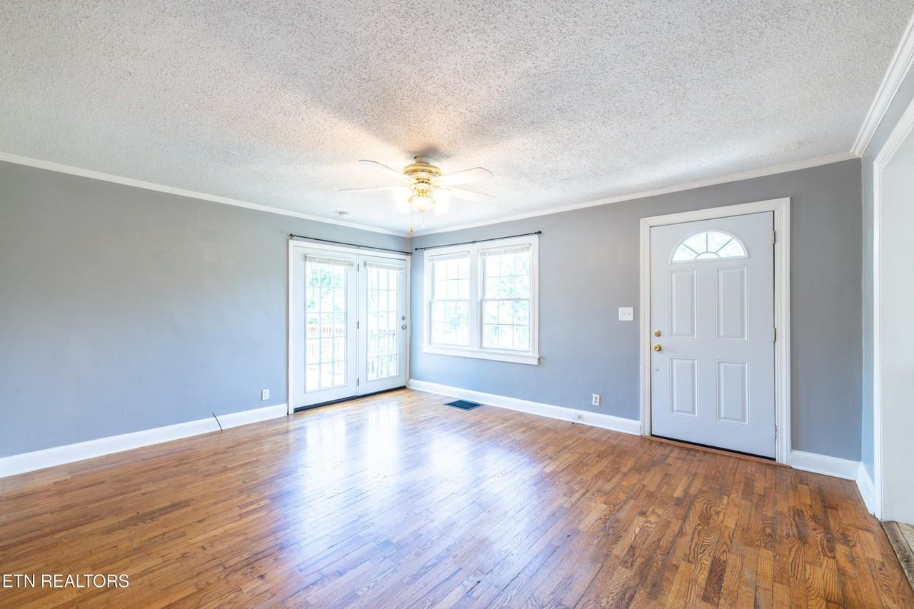 1314 Goldleaf St - Photo 7 of 33