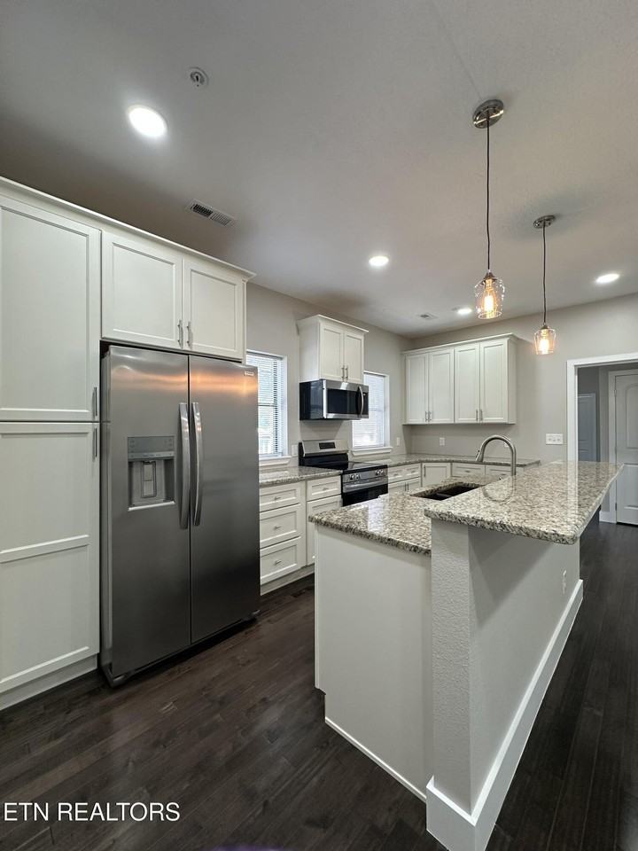 941 Luttrell St #C - Photo 2 of 25