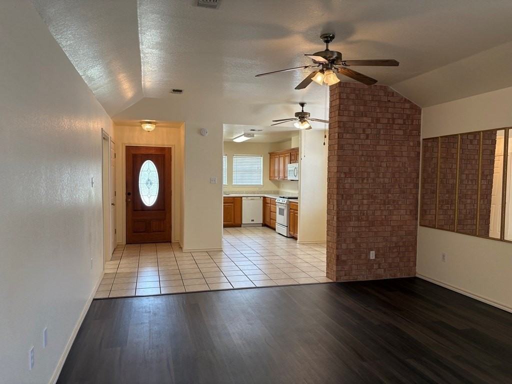 224 Coronado Cir - Photo 2 of 19