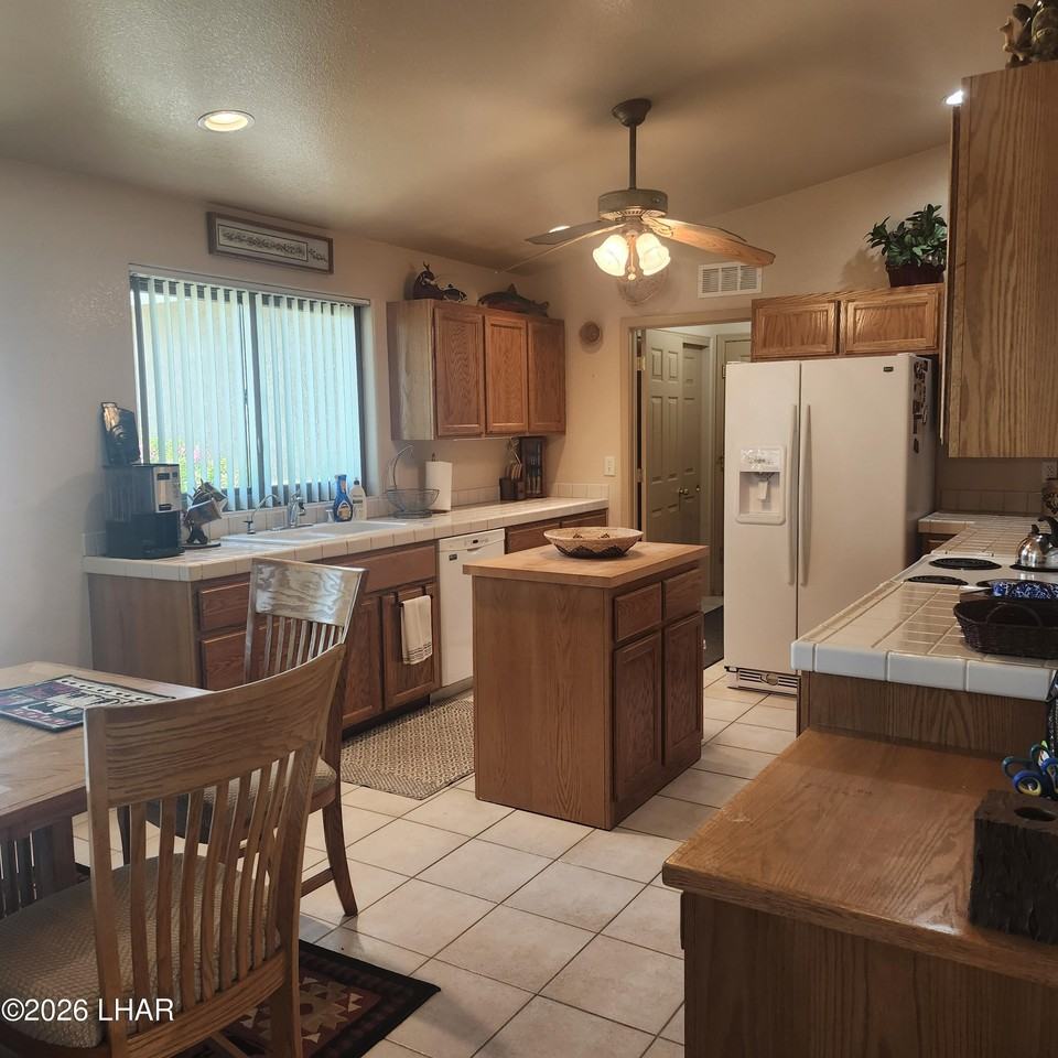 3048 Mirage Dr - Photo 7 of 44