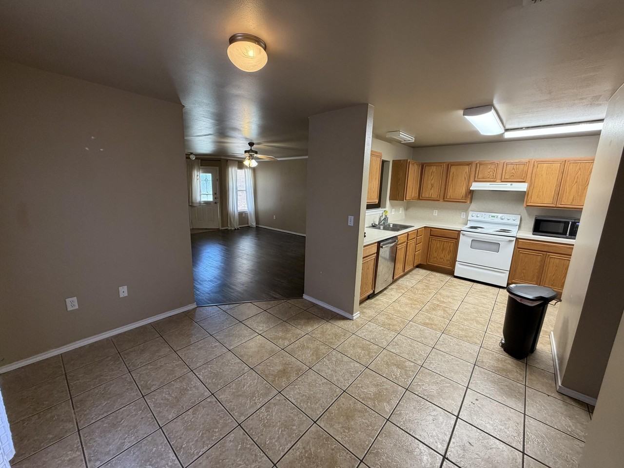 502 N Clinton Ave #B - Photo 4 of 12