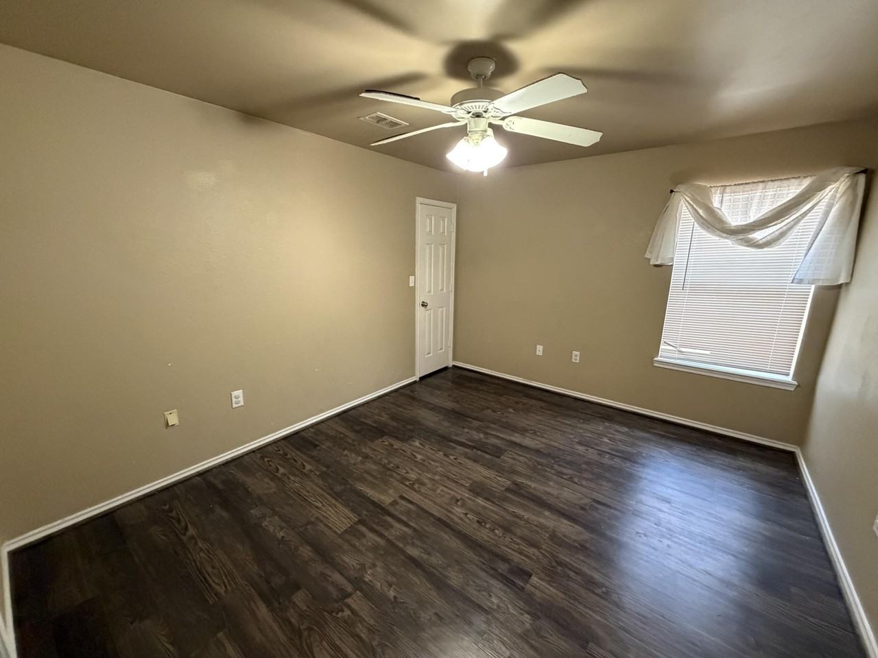502 N Clinton Ave #B - Photo 7 of 12