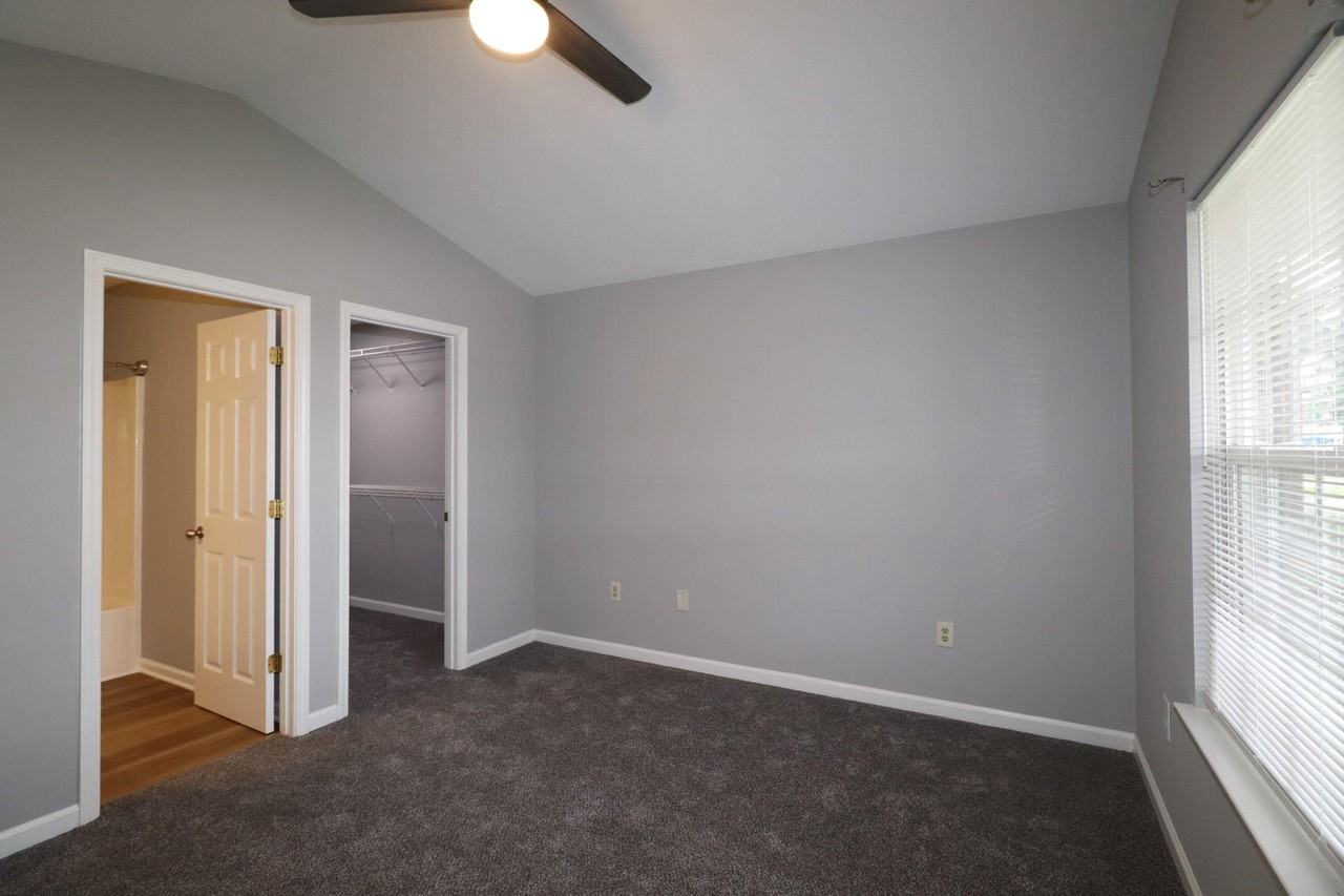 125 Christopher Dr - Photo 4 of 19
