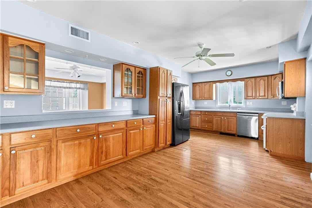 1024 Washington St - Photo 7 of 28