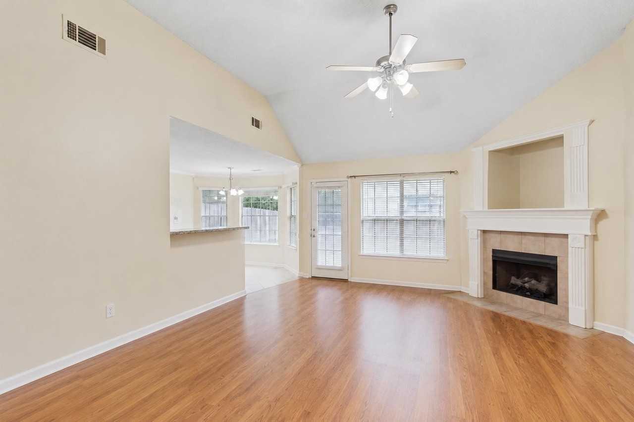 1654 Far Dr - Photo 3 of 8