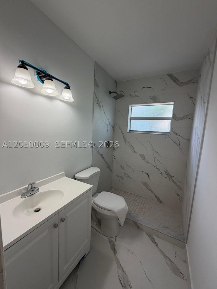 1226 Ne 112th St #1226 - Photo 6 of 13