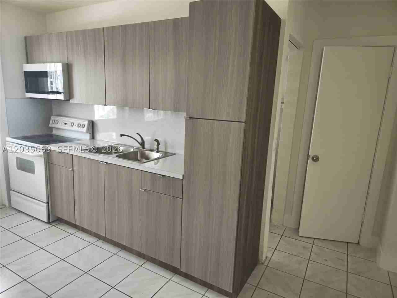2521 Nw 13th Ave #2521 - Photo 4 of 5