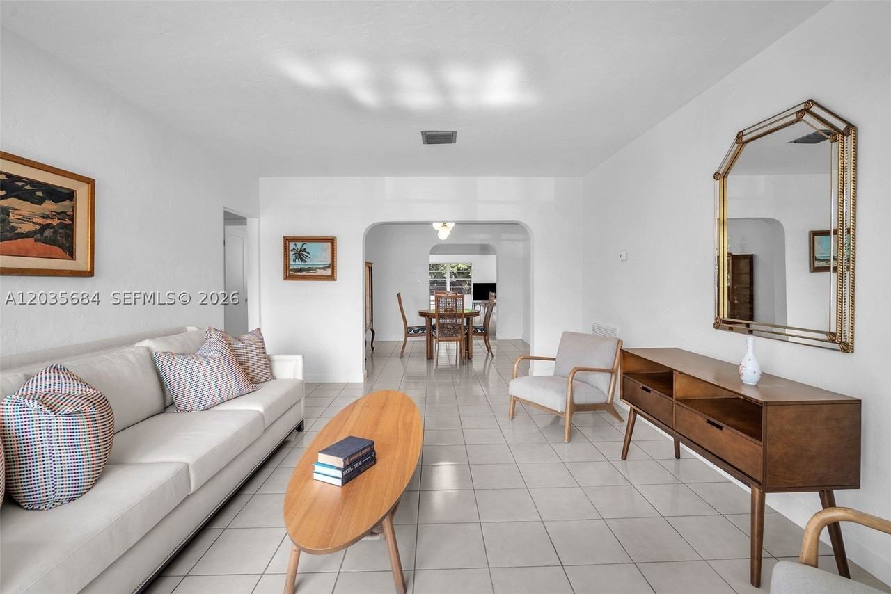 2420 Sw 21st Ave - Photo 6 of 27