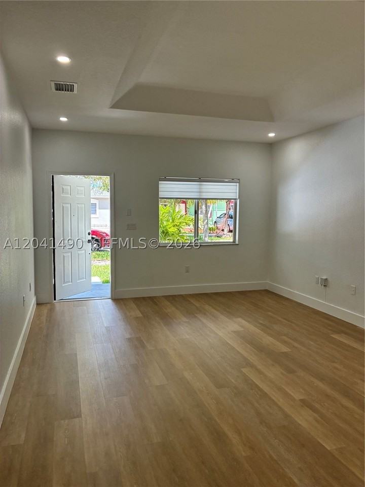 211 Sw 15th Ter - Photo 2 of 18