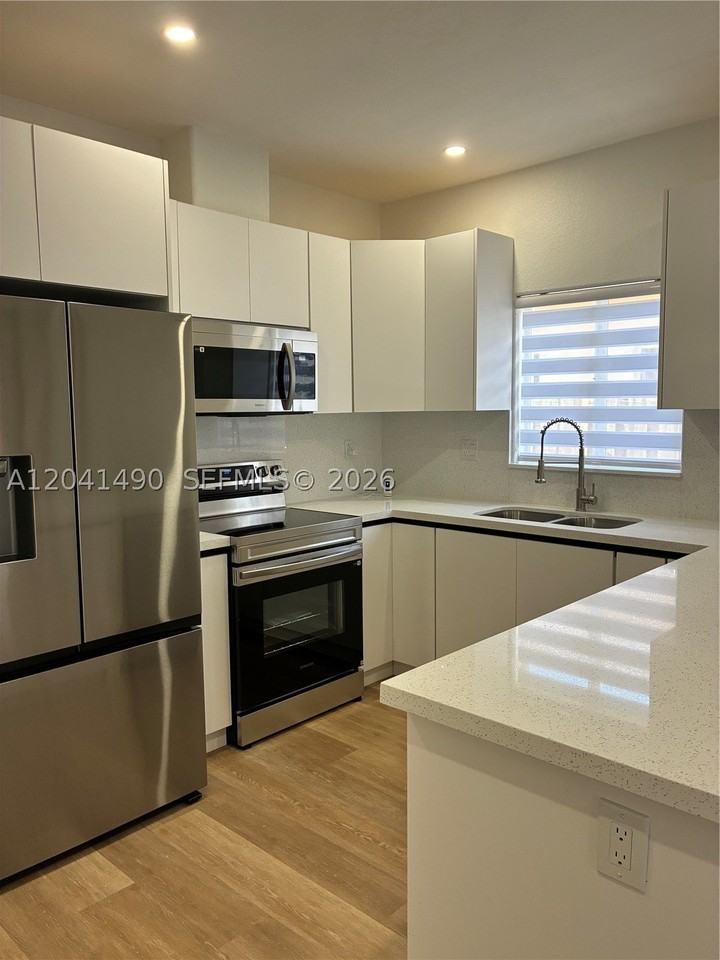 211 Sw 15th Ter - Photo 5 of 18