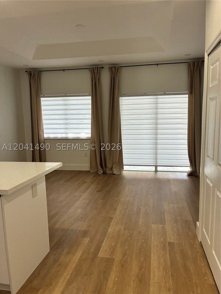 211 Sw 15th Ter - Photo 7 of 18