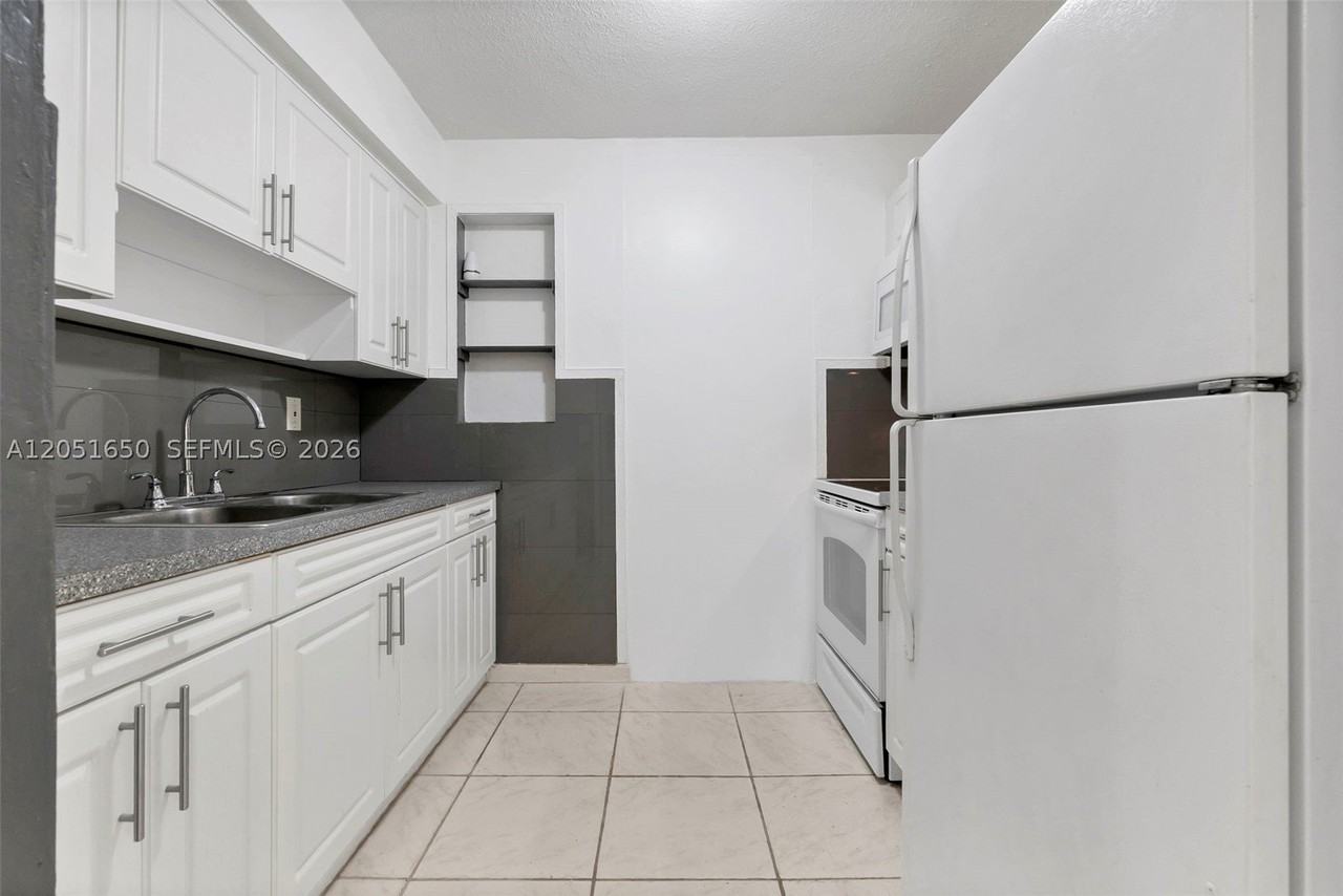 670 Ne 130th St #670 - Photo 3 of 23