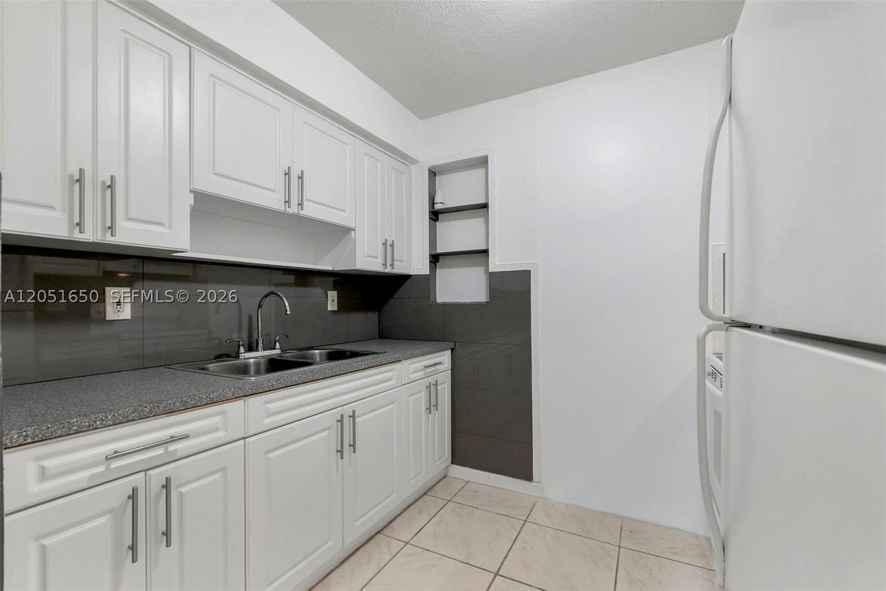 670 Ne 130th St #670 - Photo 4 of 23