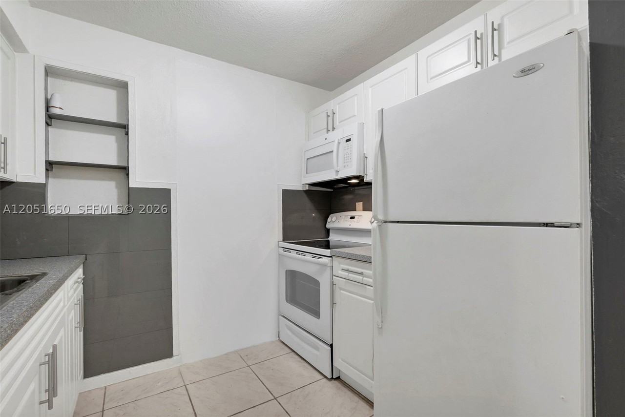 670 Ne 130th St #670 - Photo 5 of 23