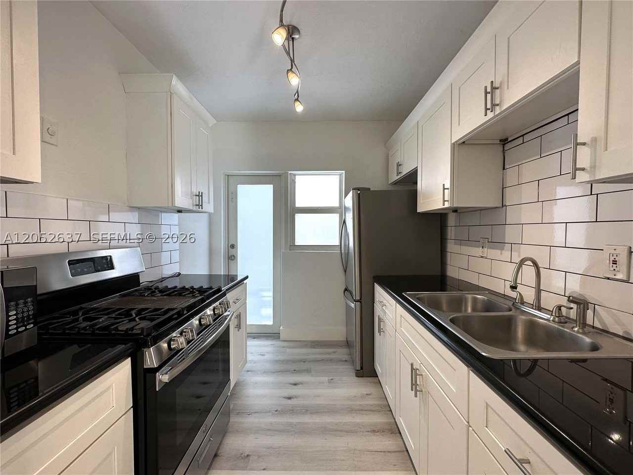 955 Bay Dr #7 - Photo 2 of 26