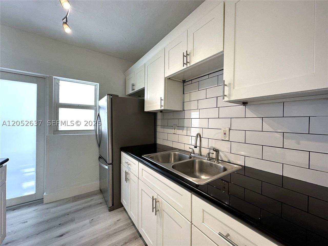 955 Bay Dr #7 - Photo 3 of 26