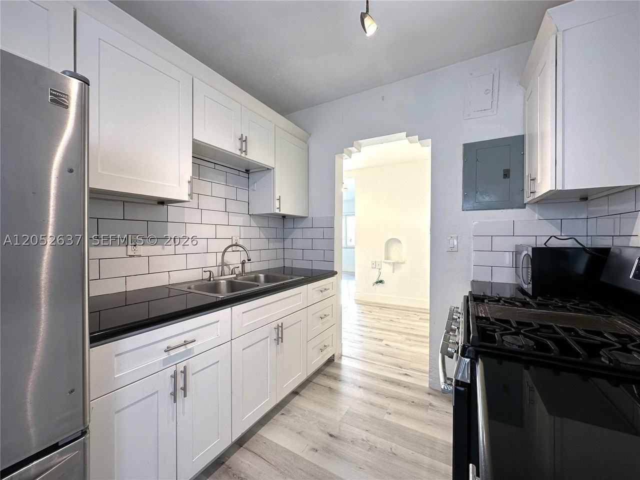 955 Bay Dr #7 - Photo 5 of 26