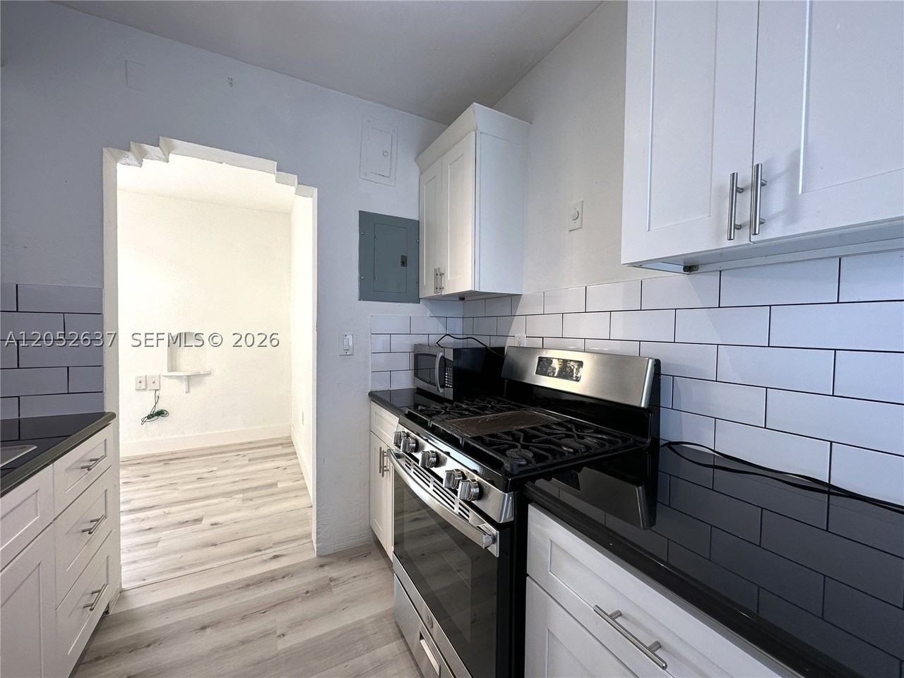 955 Bay Dr #7 - Photo 7 of 26