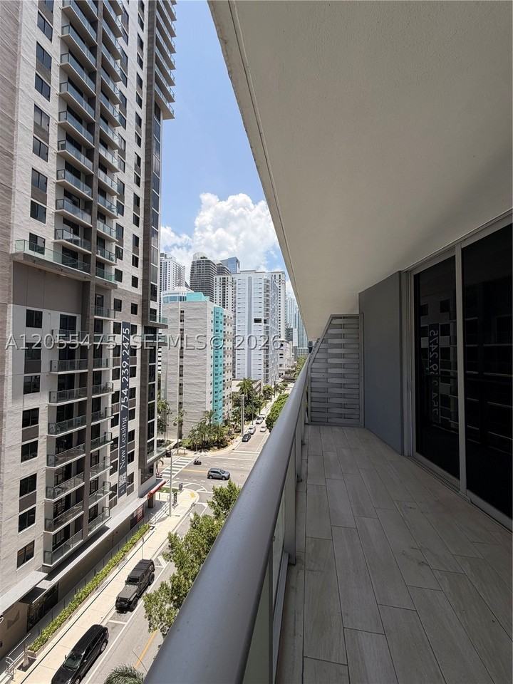 1010 Sw 2nd Ave #707 - Photo 7 of 10