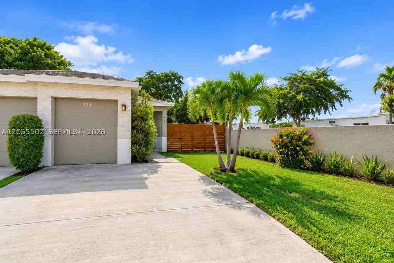 935 Nw 2nd Ave - Photo 3 of 17