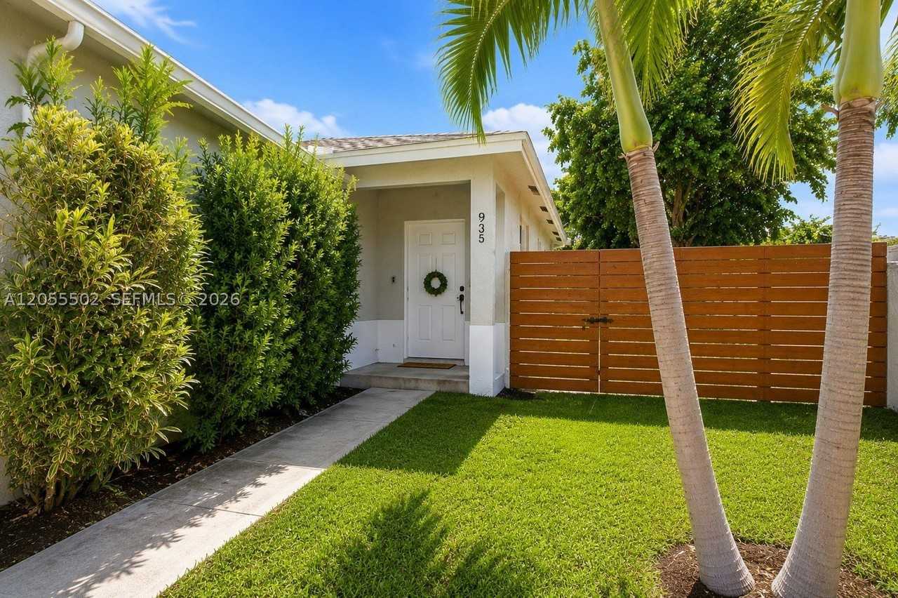 935 Nw 2nd Ave - Photo 4 of 17