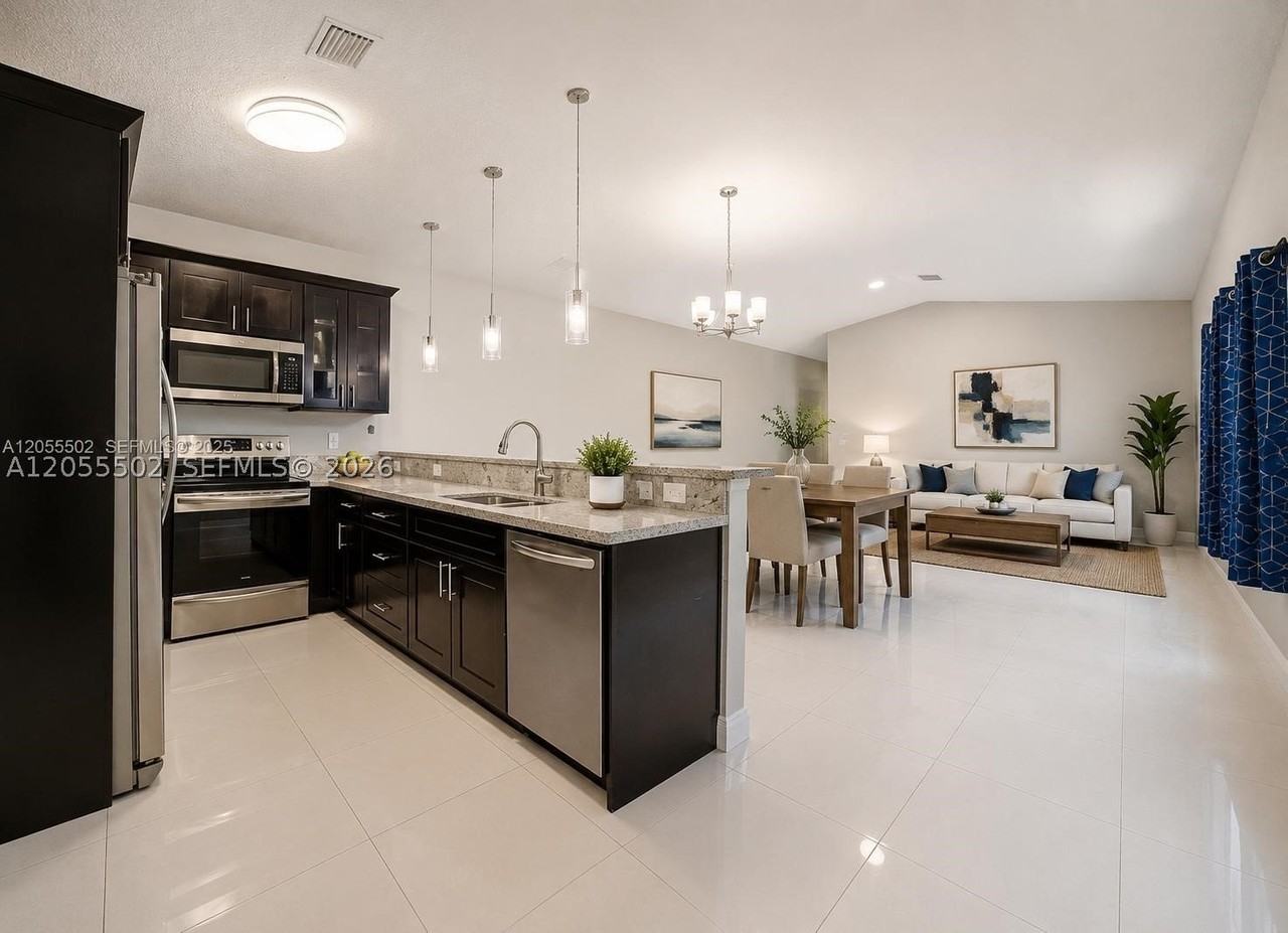 935 Nw 2nd Ave - Photo 7 of 17