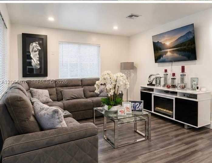 4635 Sw 18th St #4635 - Photo 2 of 16