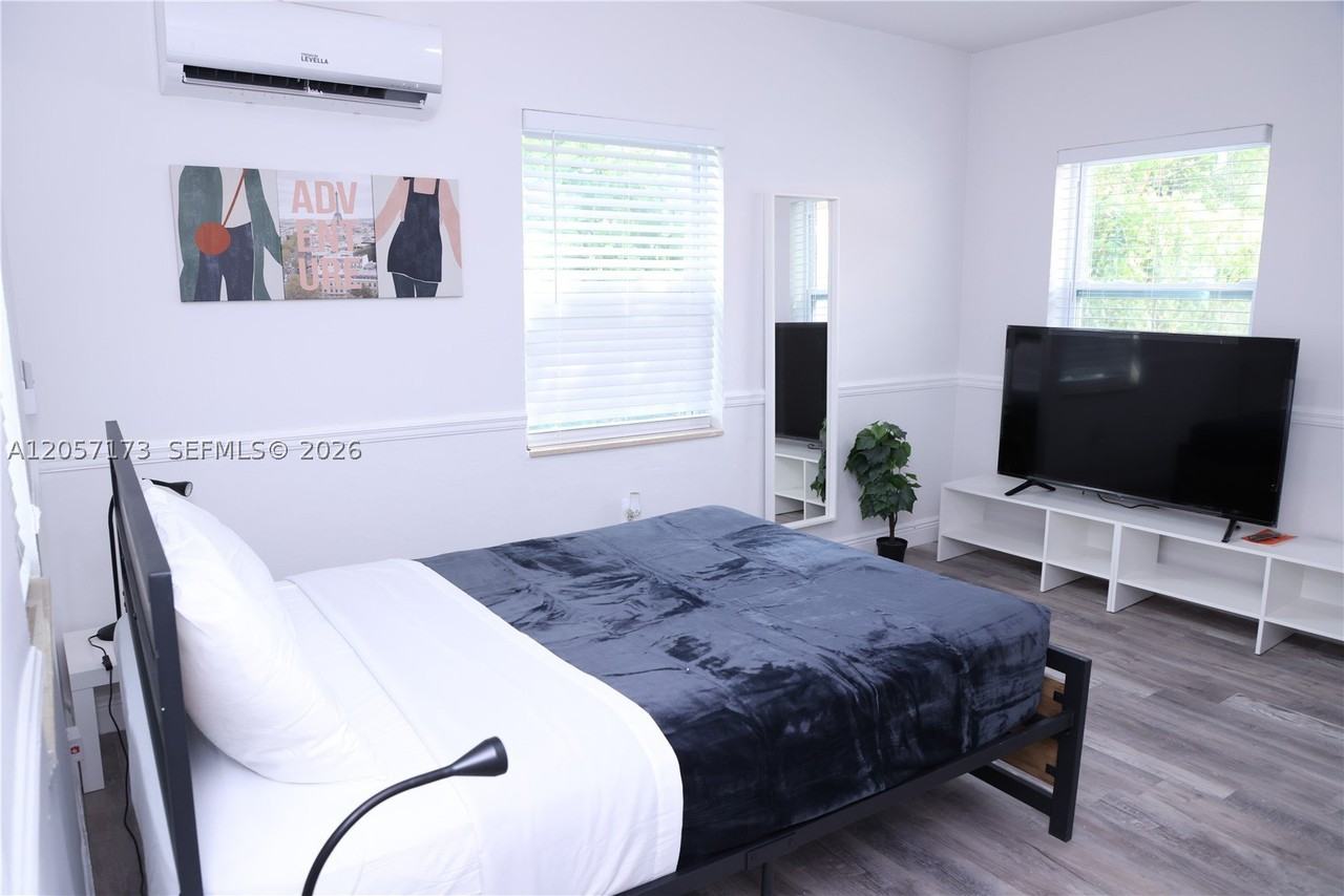 1109 Sw 37th Ave #15 - Photo 2 of 9