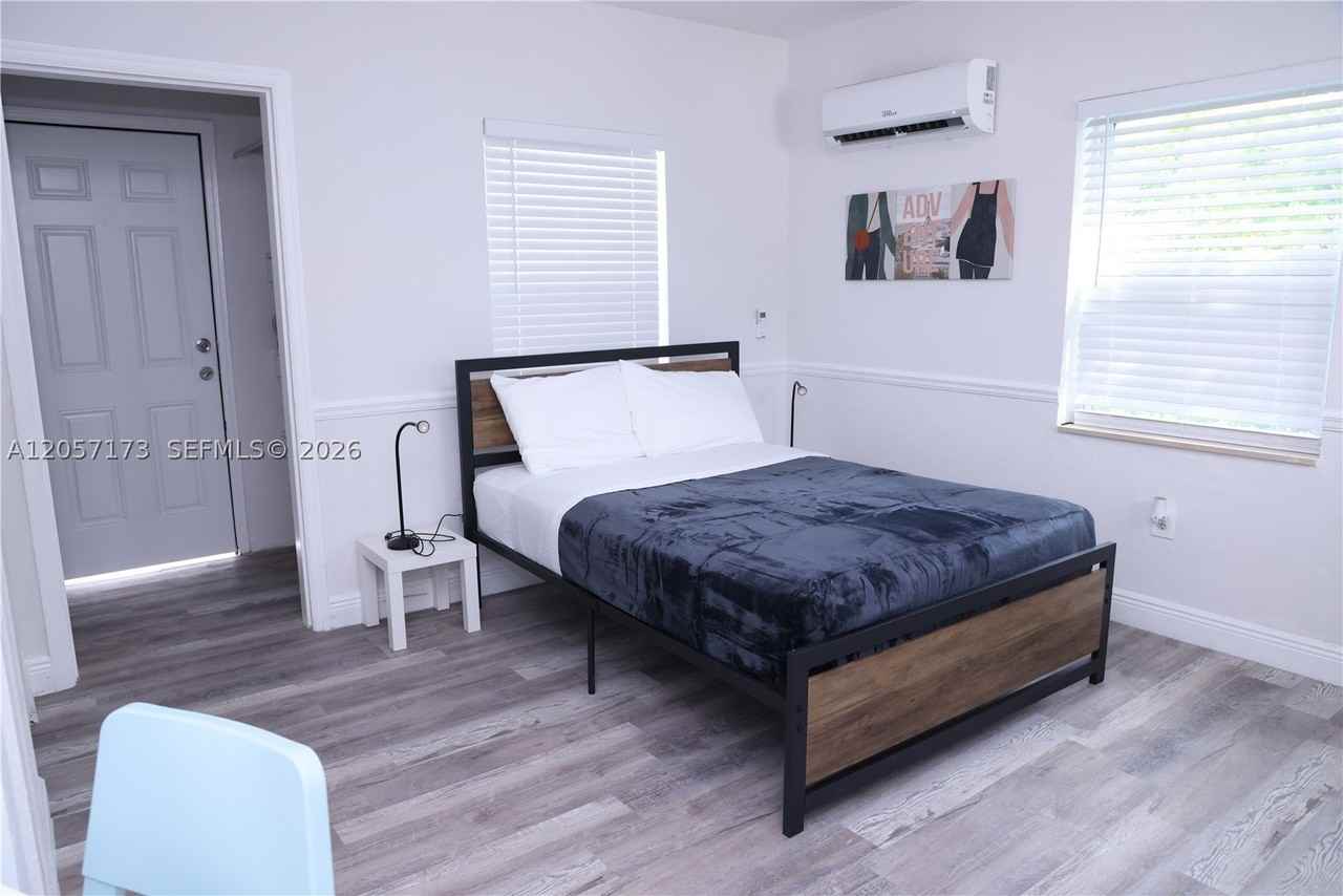1109 Sw 37th Ave #15 - Photo 3 of 9