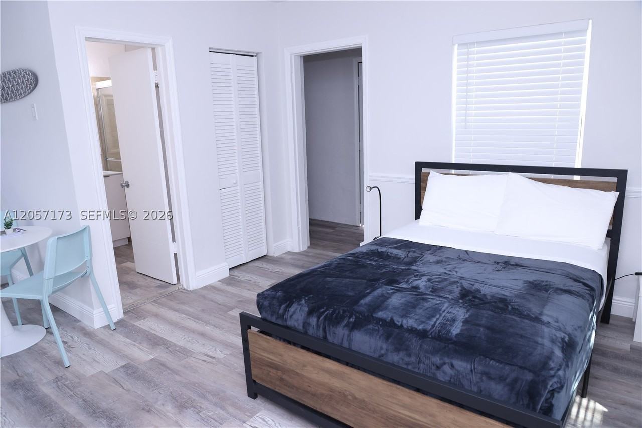 1109 Sw 37th Ave #15 - Photo 4 of 9
