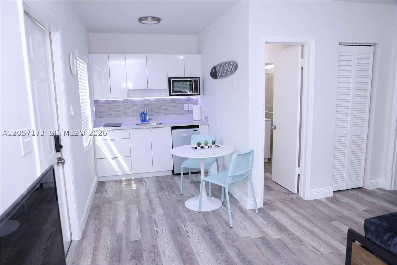1109 Sw 37th Ave #15 - Photo 5 of 9