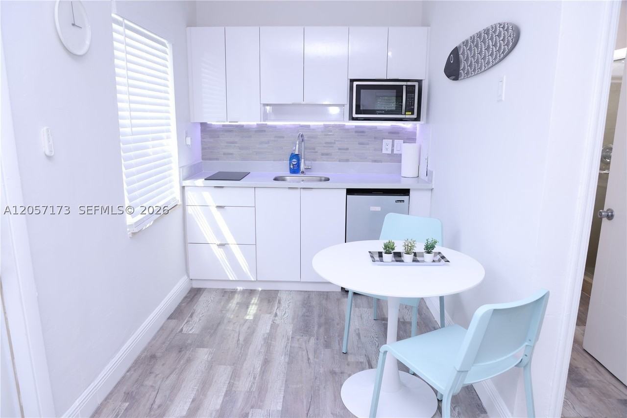1109 Sw 37th Ave #15 - Photo 6 of 9
