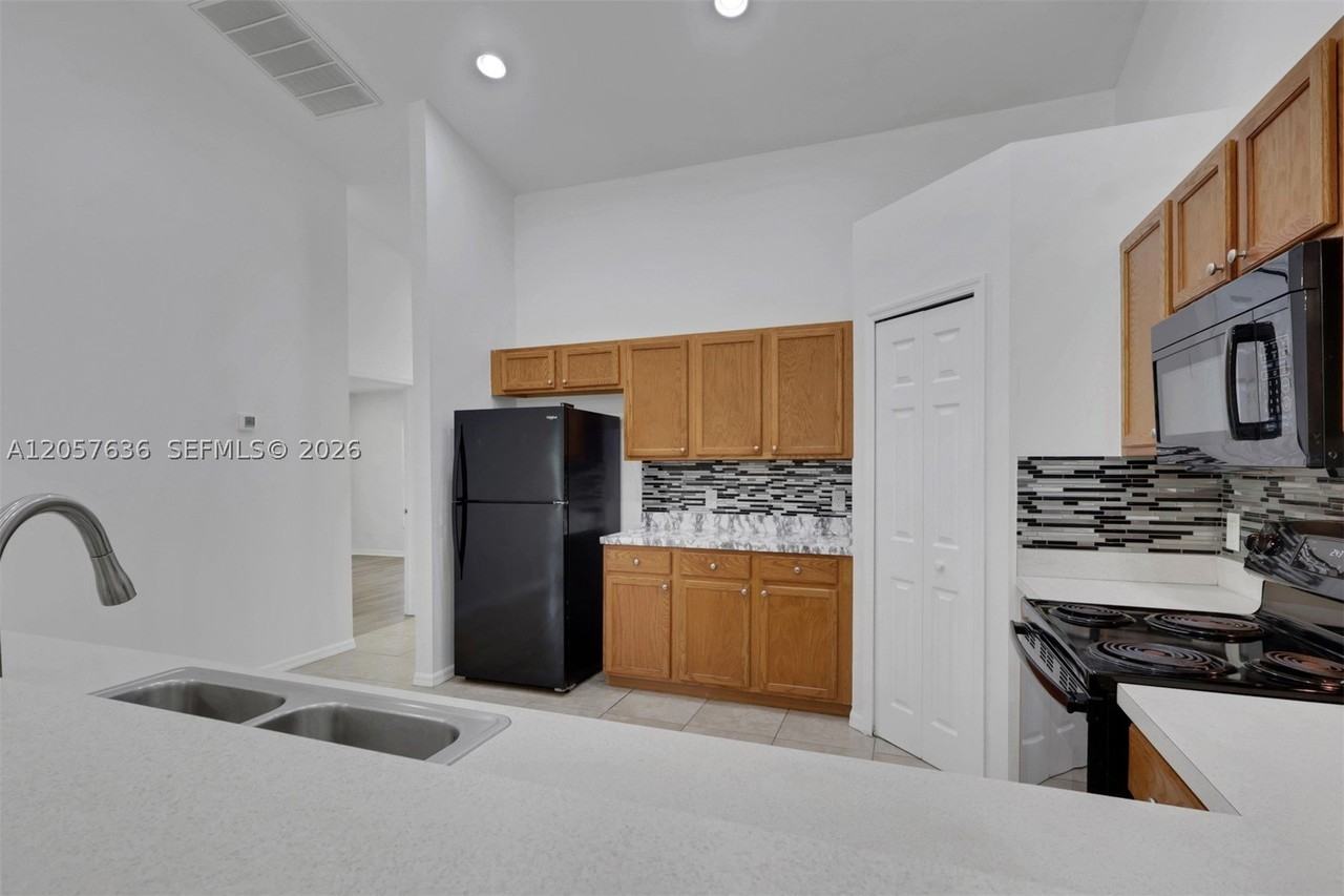 1807 Ne 28th St #0 - Photo 6 of 25